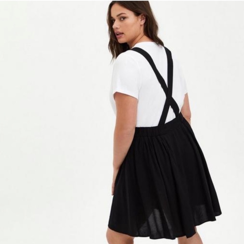 Torrid Mini Challis Skirtall in Black (Pre-Owned)